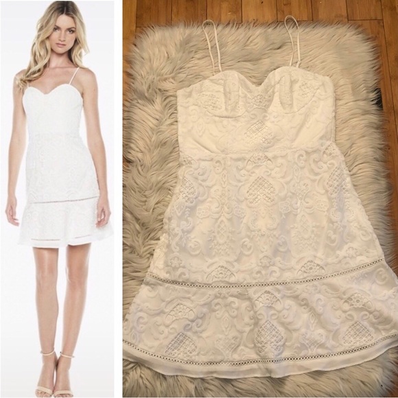 Bardot Dresses & Skirts - Bardot Lace Eyelet Embroidered Floral Sweetheart Tiered Hem White Dress size 10